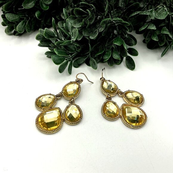 Gold-Toned Dangle Earrings With Faceted Yellow Resin Gemstones - Picture 4 of 5